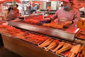 青岛城阳白沙湾夜市，市场充满活力，小摊位大市场视频封面