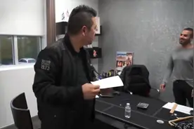 深圳大哥做跨境电商买宾利，谈合作遭老外刁难，霸气扭转局面！视频封面