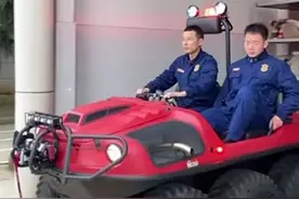 #各地消防喊话接力十级单杠挑战@天津消防 湖北消防来应战！图片