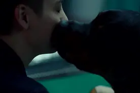 这狗子是在护主还是在坑主，男主反应挺好玩，怪不得女主嫁不出去