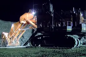 世界顶级的巨型挖掘机，日立EX8000液压挖掘机