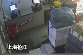 视频｜辣眼睛！男子穿女装行窃企图瞒天过海 第二天就被抓图片