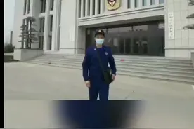 视频丨给消防救援车带路的三位少年收到了“消防豪礼”图片