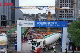 五矿广场项目大体积筏板浇筑完成图片