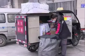 视频｜快递小哥：保障快件按时顺利送达视频封面