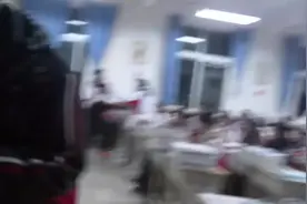 先惊吓后惊喜！贵州长顺一所中学学生“吵架”，原来是给老师过生日图片