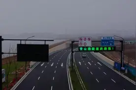 临安青山湖湖底隧道今日试通车 两岸通行更方便了图片
