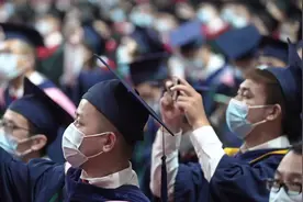 中大校长寄语万名毕业生：用“三力”应对未来挑战图片