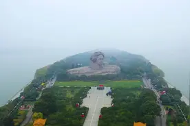 橘子洲头，吴桂英带领长沙市新一届领导班子重温入党誓词视频封面