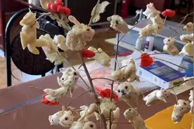 外国网红跟着非遗传承人学习捏面人 感受民间艺术的多彩与独特图片