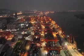 广州黄埔：高速运转的黄埔港图片