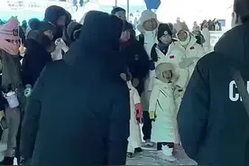 郭晶晶一家打卡冰雪大世界，这个景区有多火？图片