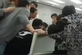 女子遭遇电信诈骗后24名同事刷屏提醒，网友：中国好同事图片