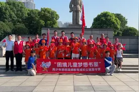 城里来了新客人 “困境儿童梦想书屋”夏令营开营图片