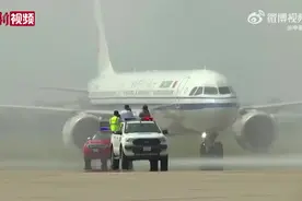 在柬埔寨旅游可直接用人民币，柬埔寨用过水门礼迎中国游客图片