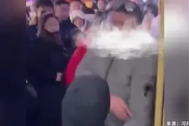你支持谁？天津一景区男厕改女厕，男子怒闯引热议图片