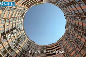 “天空之眼”傲城大厦“换装”完成对外开放 打卡游客络绎不绝图片