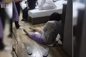 女子来济旅游在酒店滑倒致骨折，协商赔偿遇难题 | 记者帮办图片