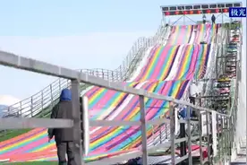 百米滑梯惊艳亮相 让您享受“飞”的感觉图片