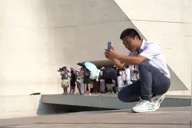 可能是最会拍照的保安！“小马哥”用照片为游客留下最美的“长沙记忆”图片