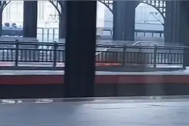 哈尔滨火车站喇叭换上“夹子音”？铁路部门：是网友的善意玩笑图片