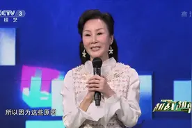 60岁奶奶早年净身出户，如今活得像小女孩一样视频封面