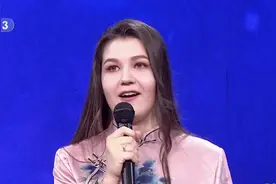 俄罗斯美女在中国生孩子，婆婆的做法让人感动视频封面