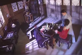 女子未婚先孕被迫剪短发，男子心疼不已视频封面