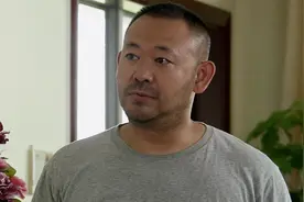 影视：男朋友回家，见老丈人叫大哥，老丈人当场抽皮带视频封面