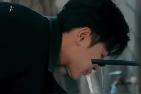 小伙AI穿越帮古代女皇救灾视频封面