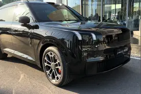 #领克900 街景实拍，豪华、气势拿捏的稳稳的，纯黑太爱了视频封面