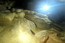 重庆丰都发现神秘山洞，小伙进入探索，里面隐藏九龙抬棺视频封面