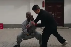 甲亢哥来河南少林寺学功夫？ #甲亢哥 #甲亢哥中国行视频封面