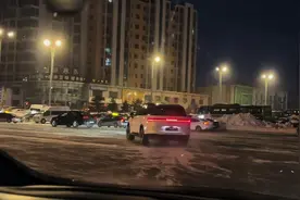 #领克900 街拍，跑都跑的那么的帅、那么的霸气。#dou是好车视频封面