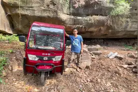 我和我爸耗时36天顶着高温用双手把山洞农场的路挖通了视频封面