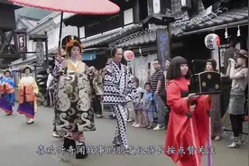 日本花魁独特的走路姿势，300米的路程都要走1个小时，花魁道中！视频封面