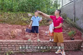 型男中秋带上全家回老家团聚，两个小家伙看到爷爷开心极了视频封面