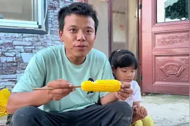 东北囤冬菜的季节，老妈烀一大锅粘苞米，菇娘果熟的慢摘的数量少视频封面