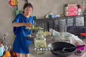 #我的乡村生活 #咸蒜 这样腌大蒜，三天就能吃，味道特别浓视频封面