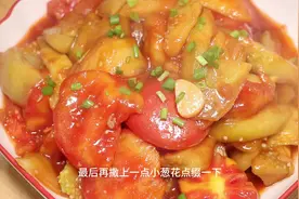 茄子番茄是绝配，简单一做，酸甜适口又开胃，拌饭拌面都好吃