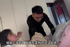 自从婷婷怀了三胎，小松又当爹又当妈，照顾小孩越来越有耐心了