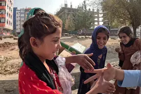 小伙3年累计发出超15万个馕,谢谢中国响彻阿富汗街头 #阿富汗视频封面