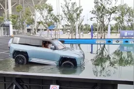 仰望u8真能当船开？是一秒装叉还是真有实力。视频封面