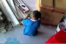 湖南一男孩纸箱中玩手机被隔壁孩子意外戳伤眼图片