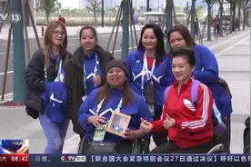 交换礼物、互相鼓励 他们在亚残运村收获温暖和友谊图片