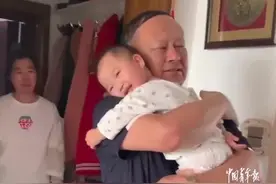 爷爷出院回家看到孙女瞬间泪崩图片