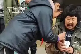 【#胡雷回应拾荒摆摊15年捐款超百万元#：希望能多帮助留守儿童】图片
