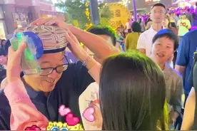 视频丨新疆网记者见到俞敏洪啦！乌鲁木齐宝子们托我们送的礼物已送达图片