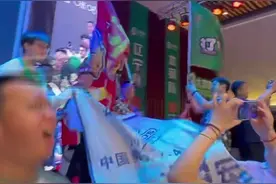 把镜头交给你，最好的辽篮球迷！图片