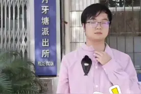 【真·小鸟依人！#黑色小鸟赖在伙领口不肯走#】图片